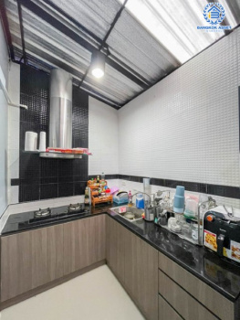 *****ทาวน์เฮ้าส์มือสองย่านนนทบุรี ม.โมดิวิลล่า บางบัวทอง เนื้อที่ 23.8 ตร.ว. ฟังก์ชัน 3 ห้องนอน 2 ห้องน้ำ 2 ที่จอดรถ แถมฟรี! 2 เครื่องปรับอากาศ 1 เครื่องทำน้ำอุ่น 1 เครื่องดูดควัน พร้อมอยู่ บนทำเลติดถนนกาญจนาฯ ใกล้เซ็นทรัลเวสต์เกต และรถไฟฟ้าสายสีม่วง "สถานีคลองบางไผ่"